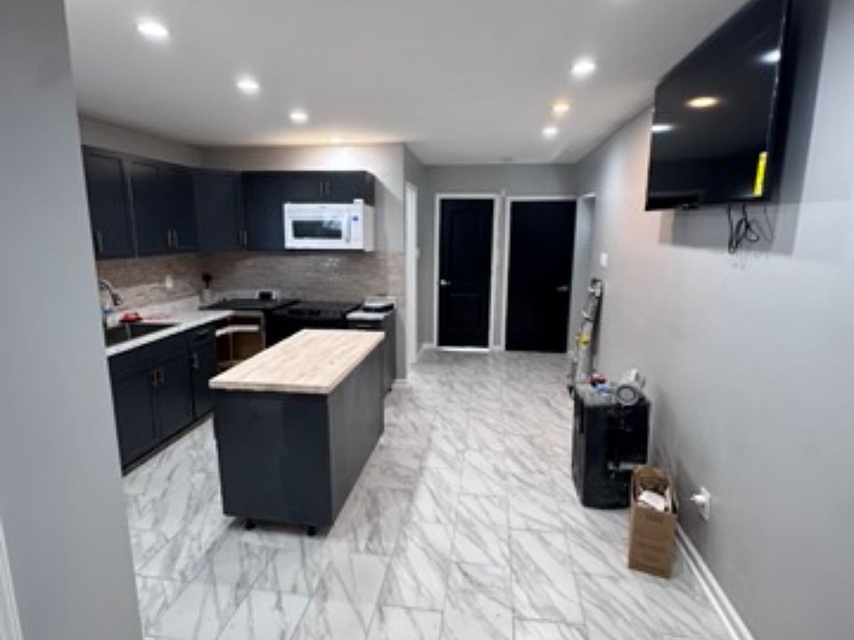 1st image of 817 N Monroe St #1