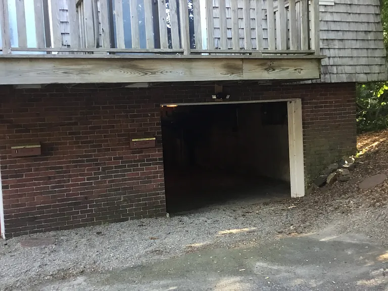 144 Hillcrest Ave #2R — Photo 4