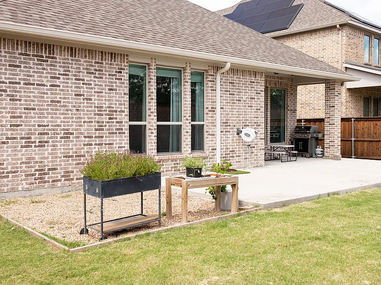 842 Quarter Horse Ln — Photo 24