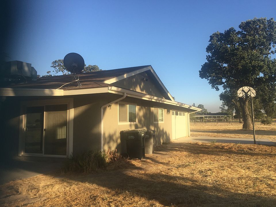 1st image of 1950 Wisteria Ln