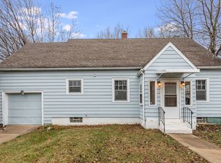 594 E Benton St, Aurora, IL 60505