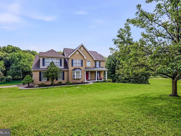 15 Bramble Ln, West Grove, PA 19390