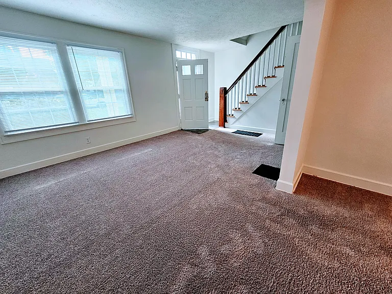 6052 N Park Ave — Photo 2