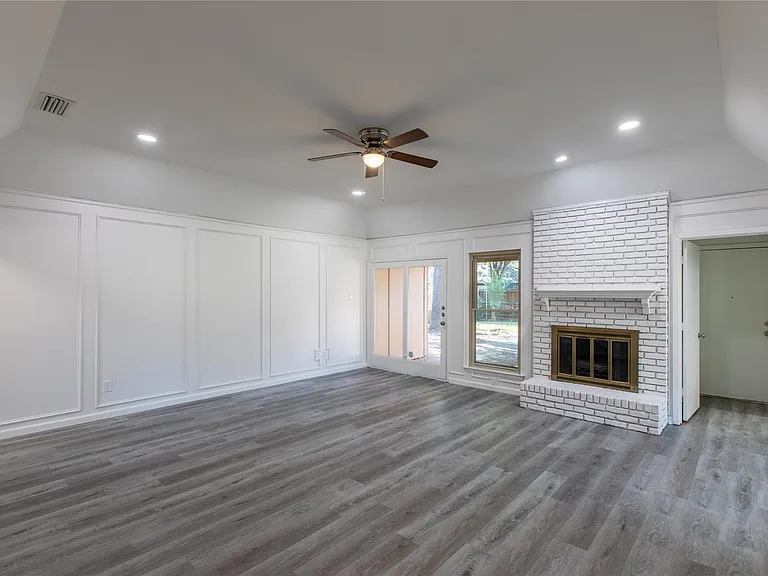 918 Tulane Dr — Photo 2