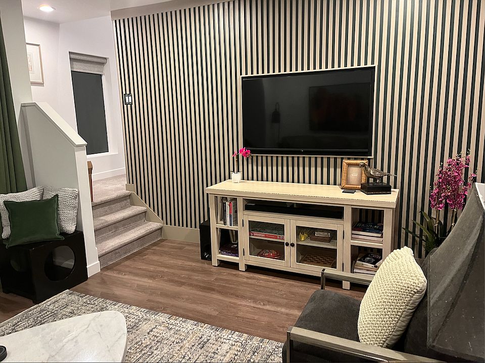 High Speed Wifi via 
Optical Internet connected to Smart TV