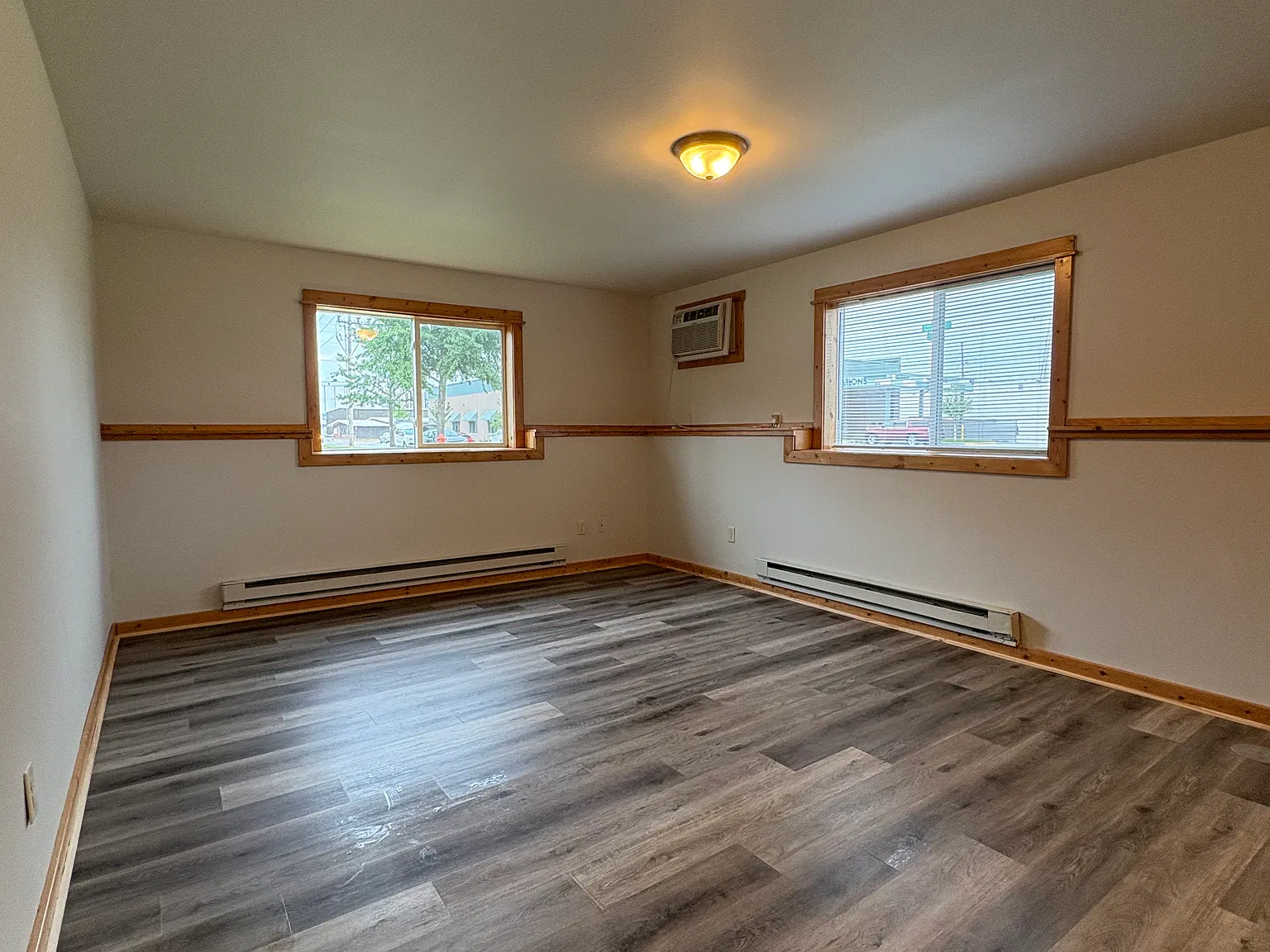 3 bed, 950 sqft, $1,275 — Photo 2