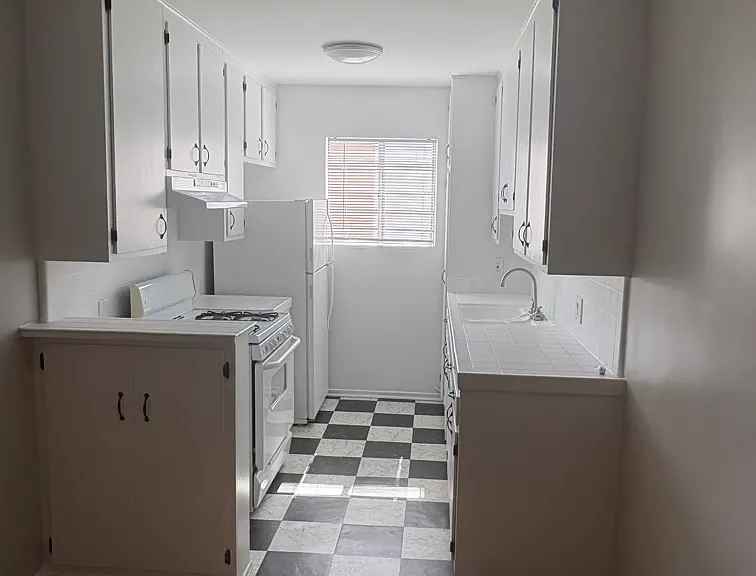 1550 N Harvard Blvd #15 — Photo 4