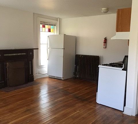 4th image of 113 E Cross St APT 4A