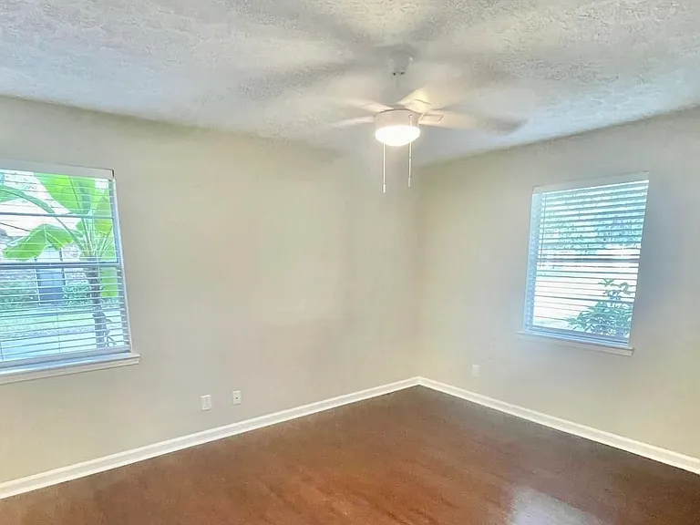 604 Leaning Oaks Dr — Photo 8