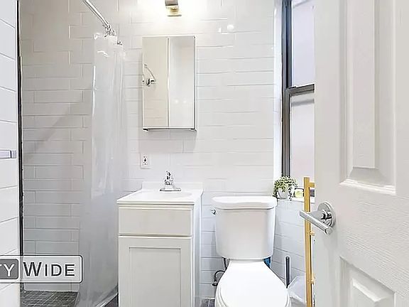 5th image of 170 Thompson St APT 3
