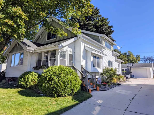 318 S Main St, Brillion, WI 54110