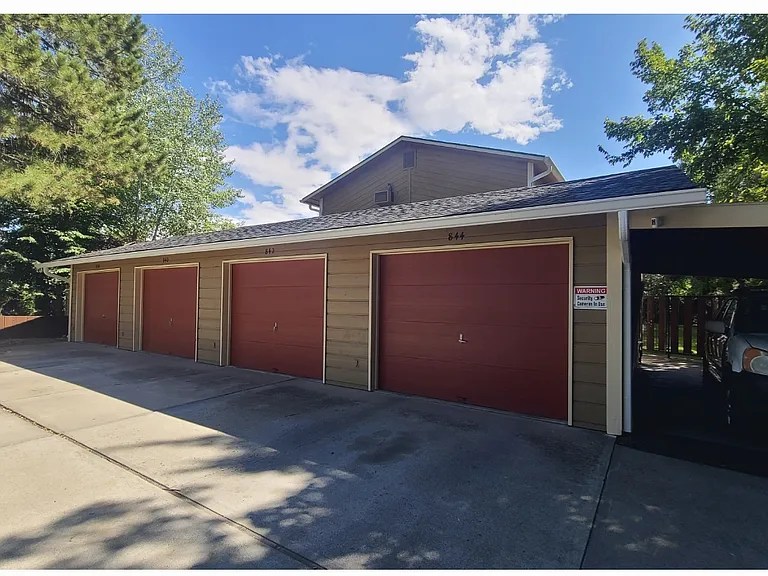 Unattached Single Garage
