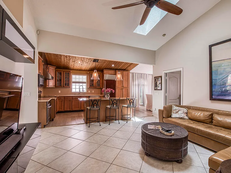 149 Cypress Cv — Photo 9