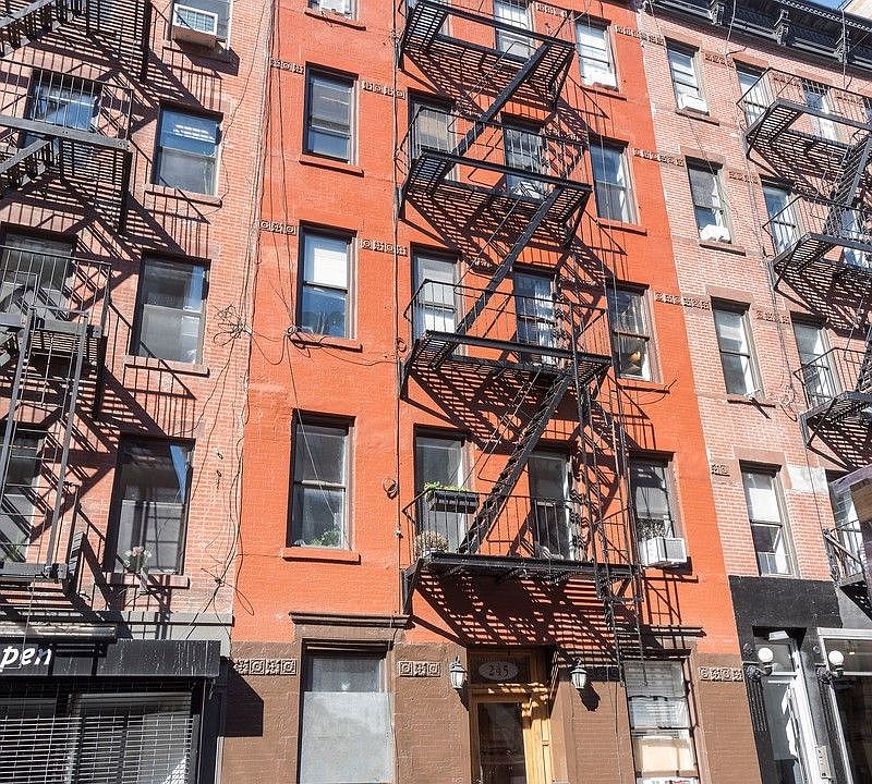 1st image of 245 Mulberry St APT 1