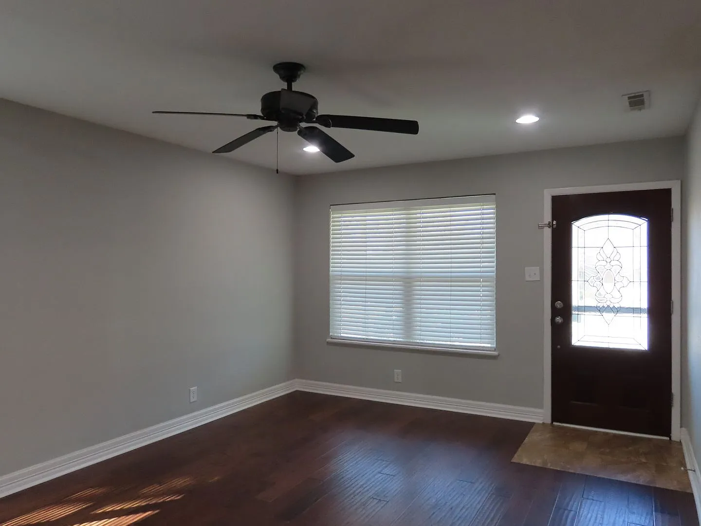 South Tyler-Corner Lot - 3 Bedroom 2 Bath — Photo 4