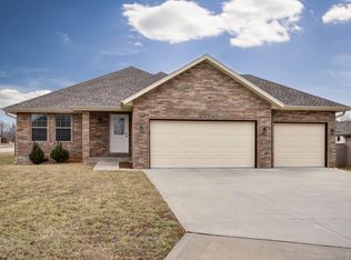 5724 S Vicksburg Battle Ct, Battlefield, MO 65619