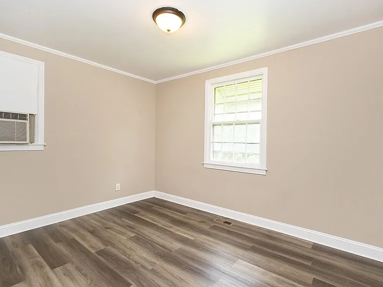224 Beech St — Photo 12