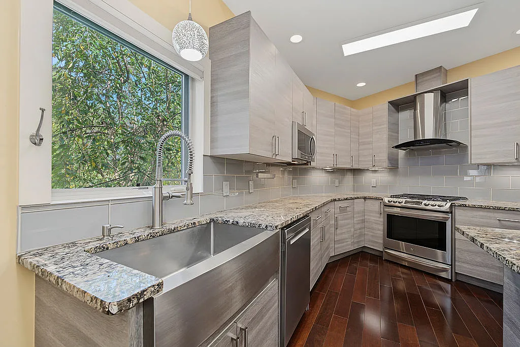 2 bed, 1500 sqft, $2,100 — Photo 2