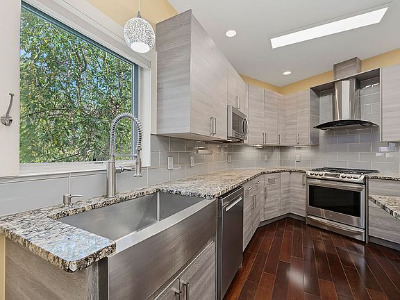 2nd image of 281 Brown St