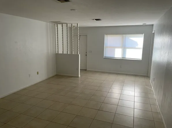 10022 8th St N, Naples, FL 34108