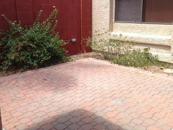 4th image of 945 N Pasadena St #157
