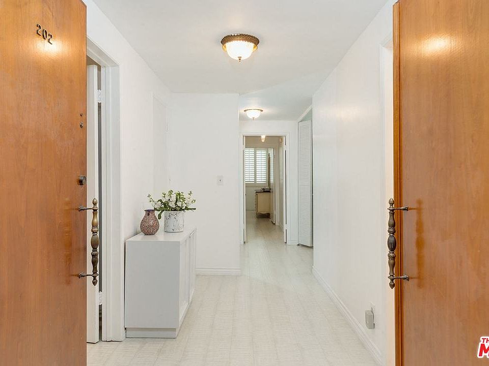 1st image of 125 S Elm Dr APT 202