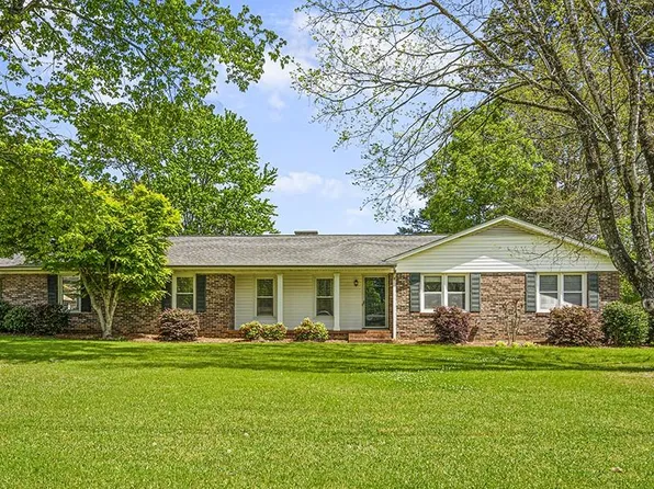 106 Northampton Ct, Greenwood, SC 29649