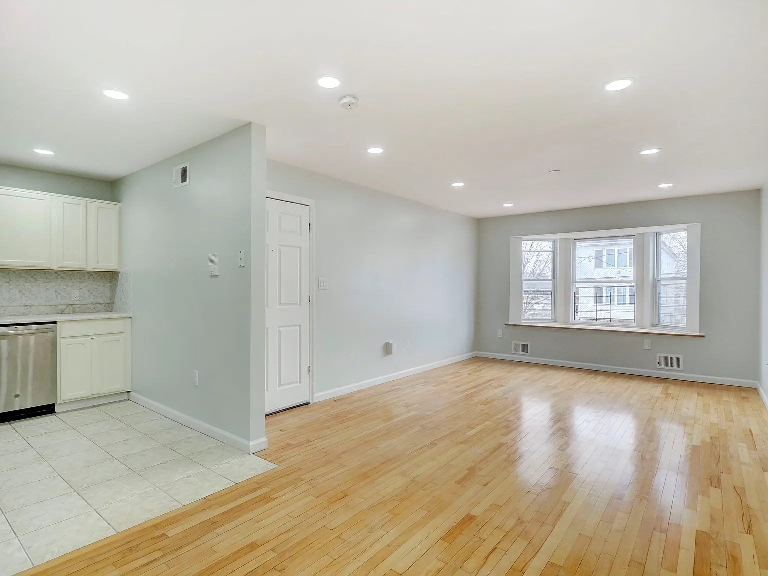 3 bed, $2,675 — Photo 3