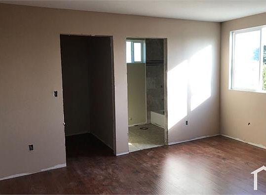 2nd image of 1627 E 88th St #1627