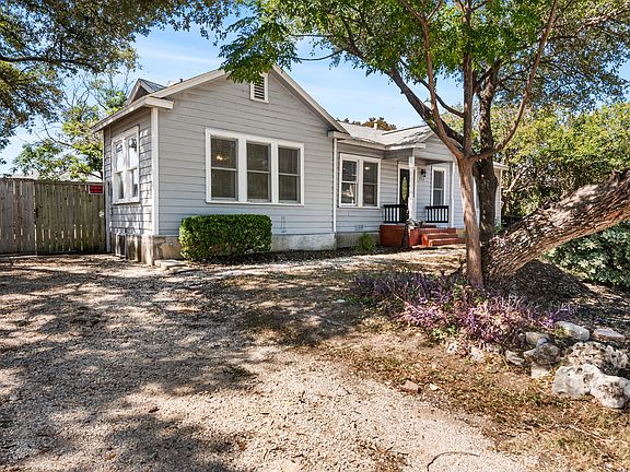 3rd image of 928 W Huisache Ave