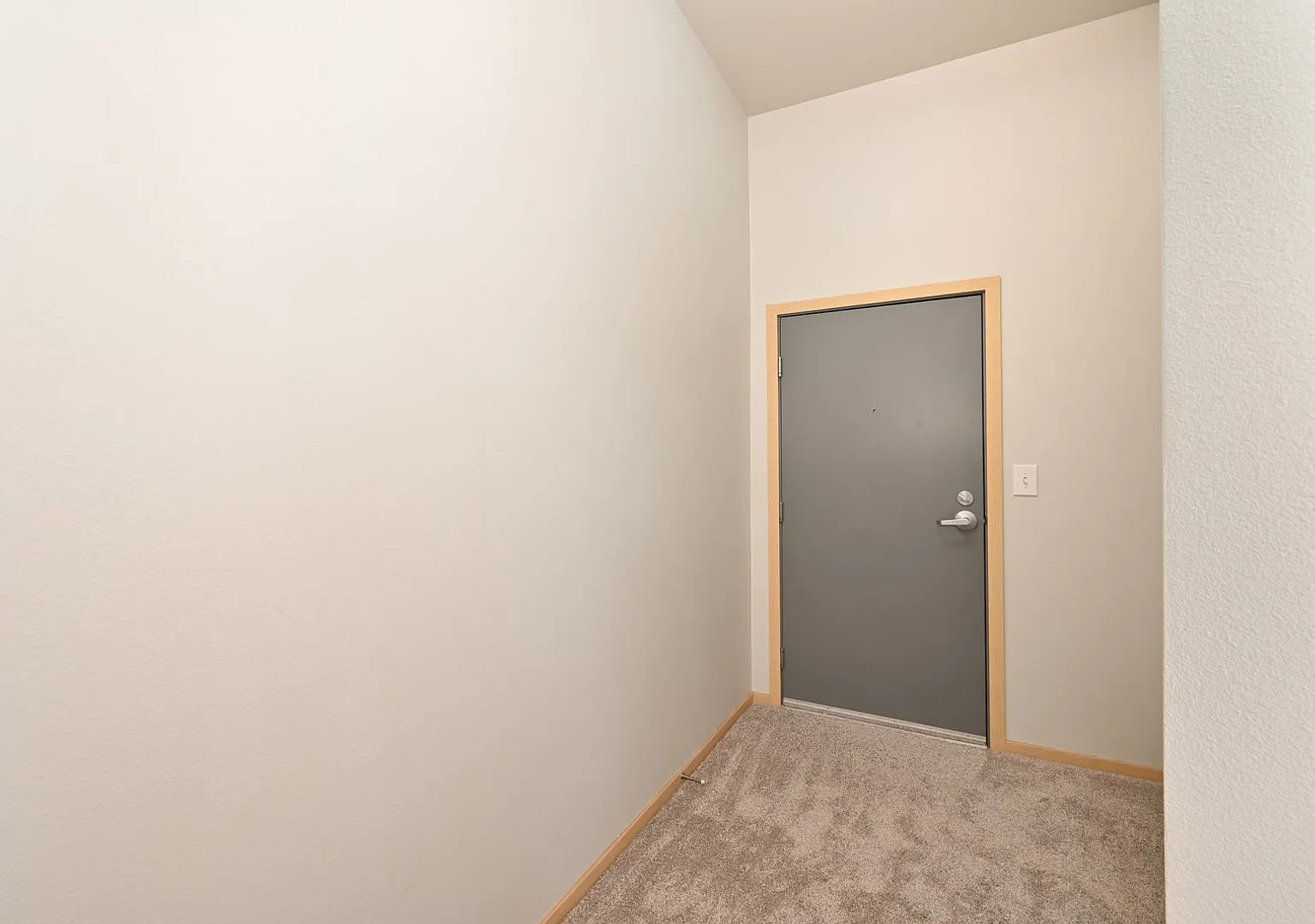 Spacious 2BR/1.75BA Condo in Convenient Location (Central District) — Photo 4