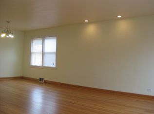 8331 E Prairie Rd, Skokie, IL 60076