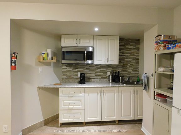 3rd image of 1132 Queen St W