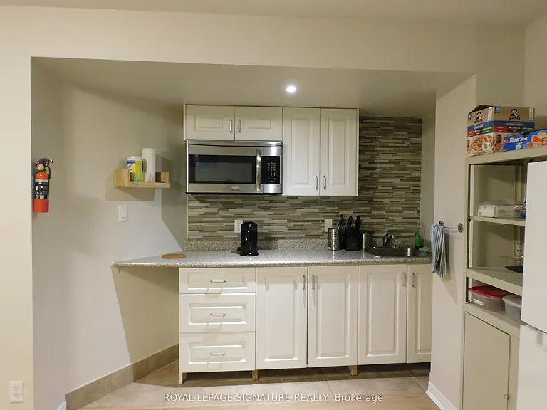 1132 Queen St W — Photo 3