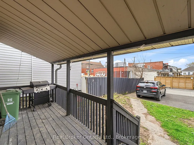 167 Rosslyn Ave N #UPPER — Photo 31