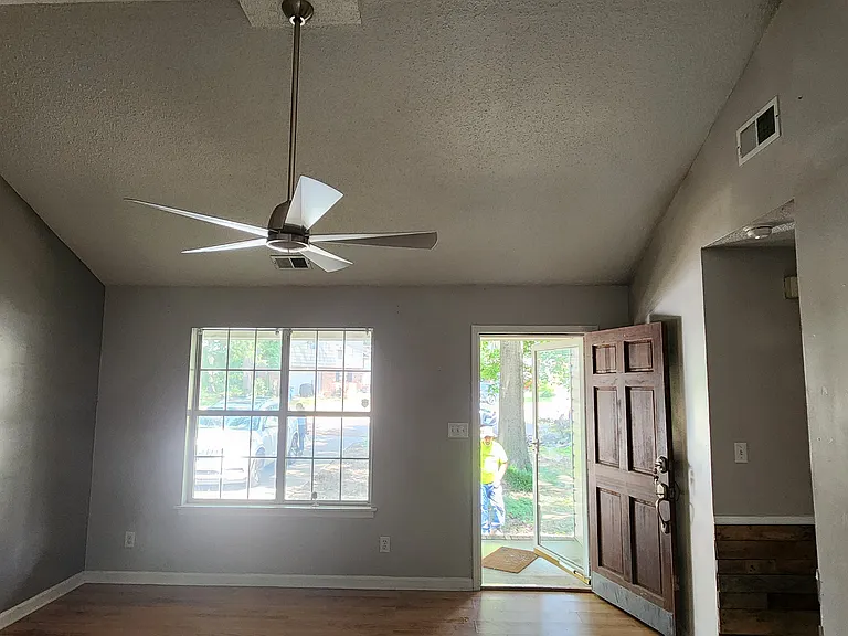 132 Pineview St — Photo 2