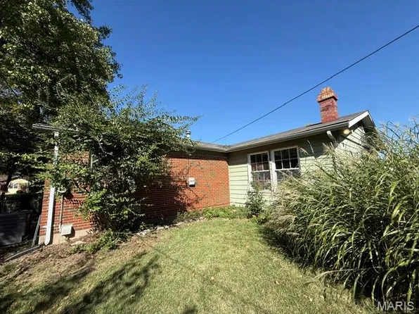 2640 Woodsage Dr, Florissant, MO 63033