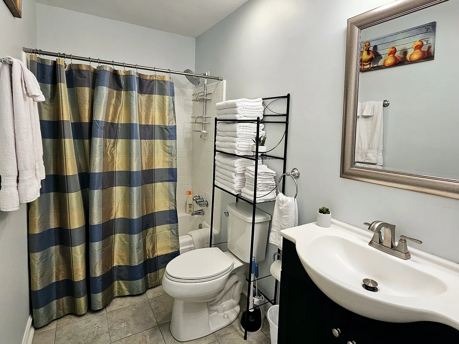 4 bed, 1.5 bath, 1042 sqft, $4,100 — Photo 4