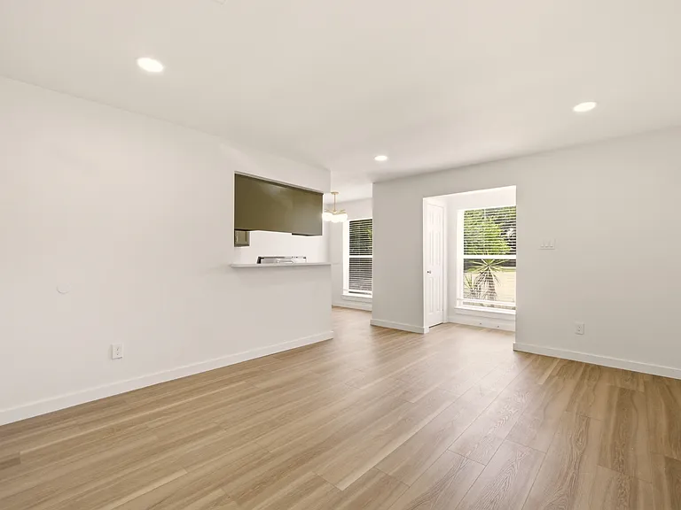 908 Isbell Rd #A — Photo 7