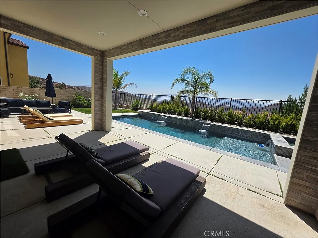 5 bed, 3218 sqft, $6,700 — Photo 2