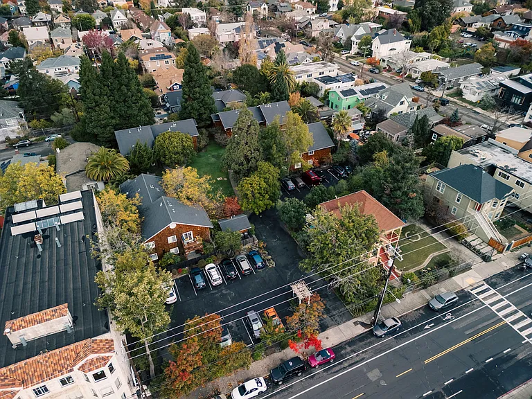 620 Alcatraz Ave #D — Photo 35