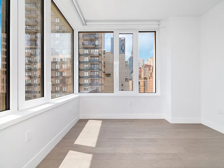 200 E 23rd St #14G — Photo 8