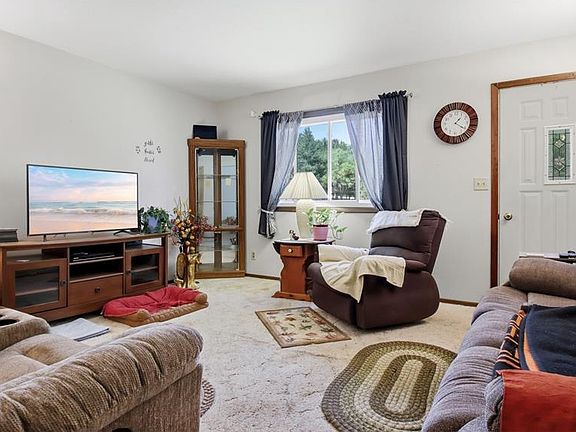 3rd image of 3201 Lotus Street