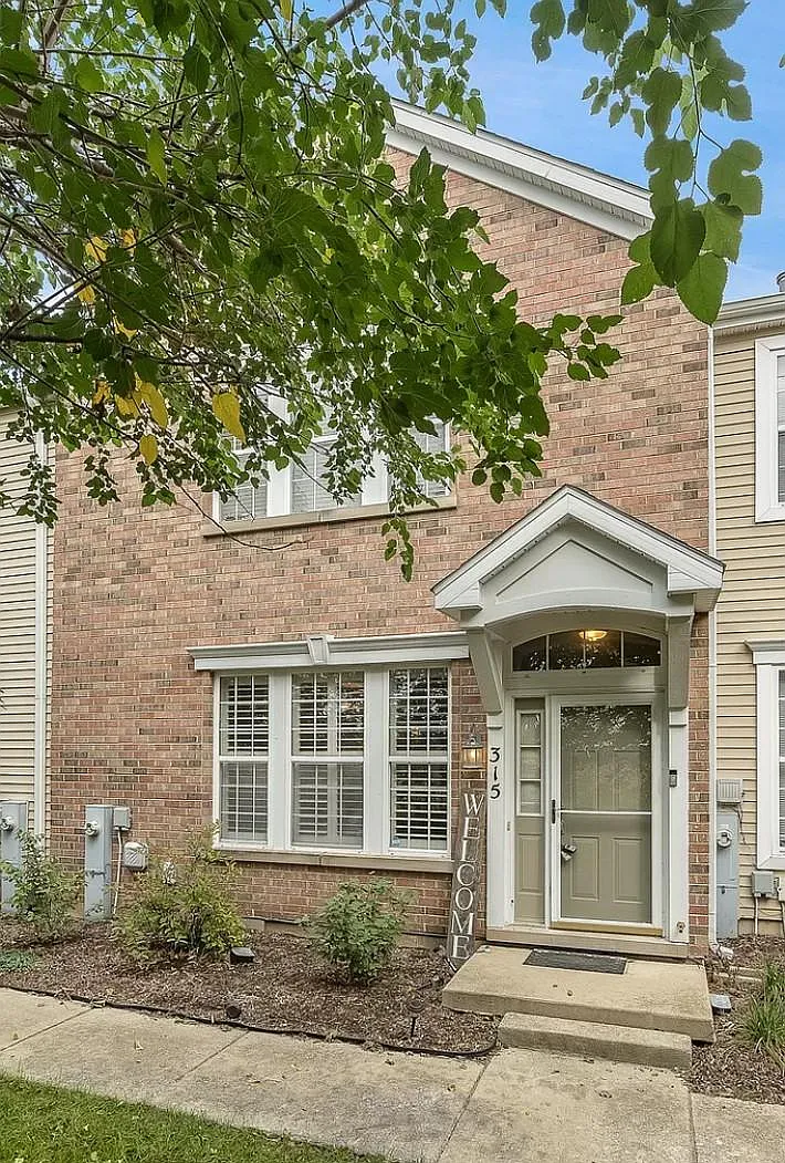 3 bed, 1672 sqft, $2,345 — Photo 1
