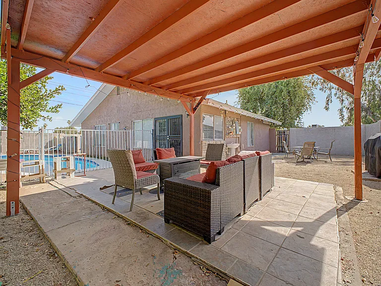 8932 N 56th Dr — Photo 8