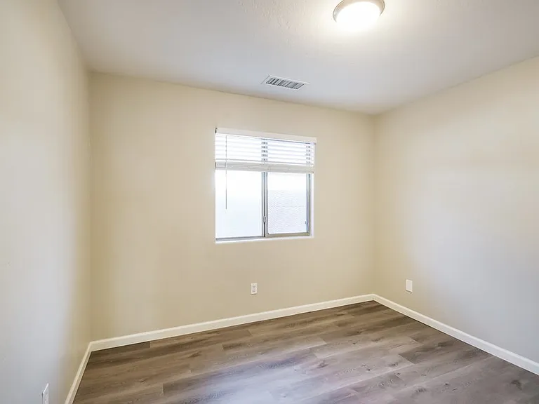 25703 W Saint Charles Ct — Photo 13