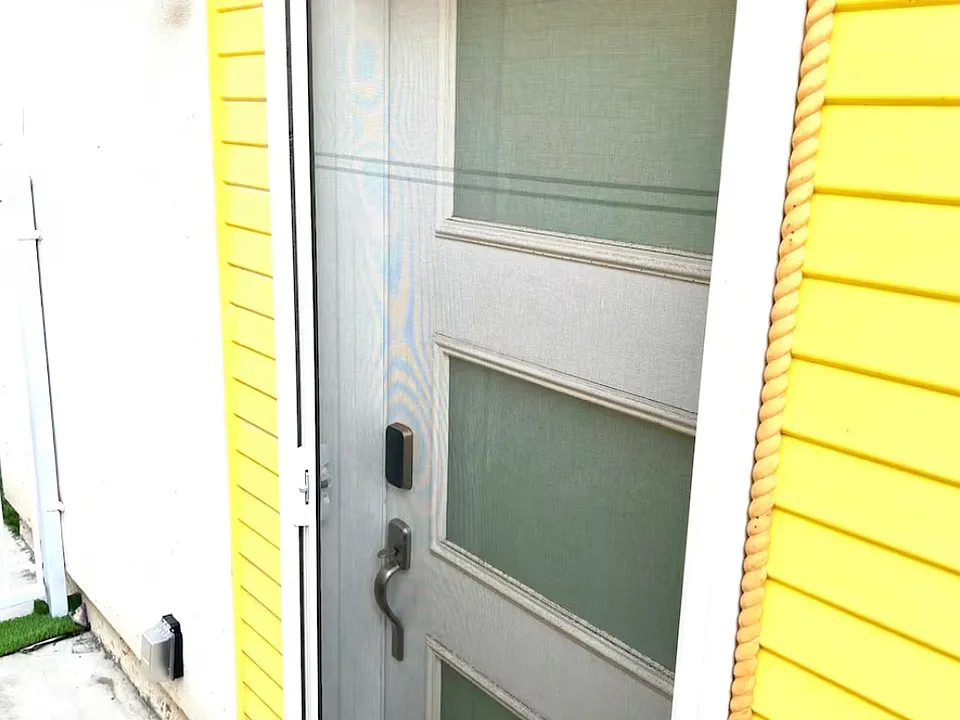 PRIVATE FRONT DOOR WITH KEYLESS KEYPAD