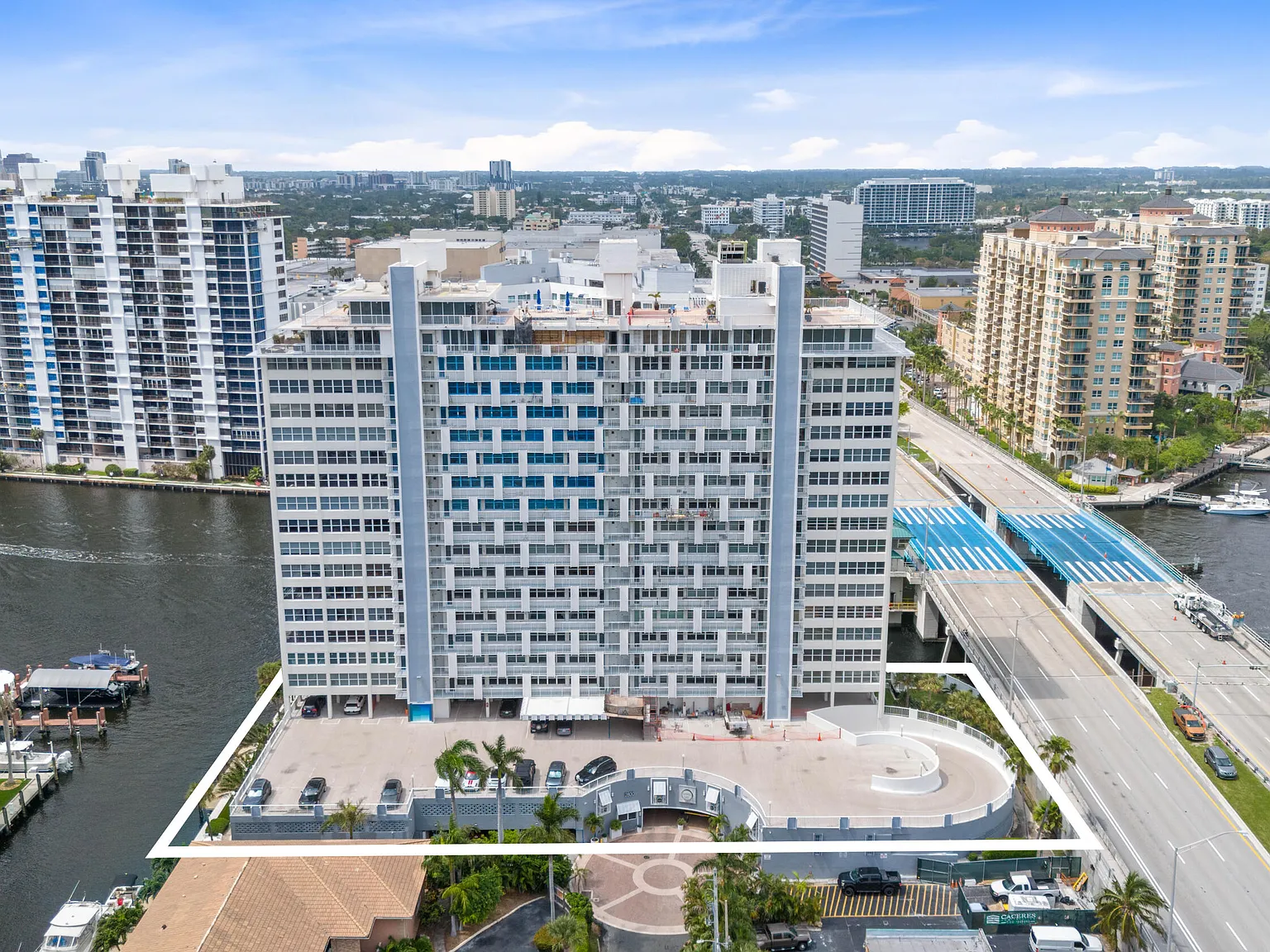 1 bed, 1.5 bath, 1000 sqft, $2,995 — Photo 4