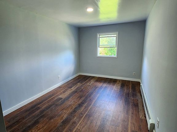 4th image of 415 Whittaker Rd #2