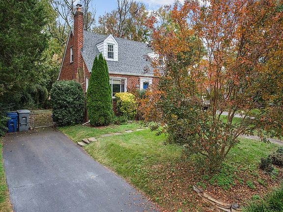 3rd image of 2852 Lawrence Dr